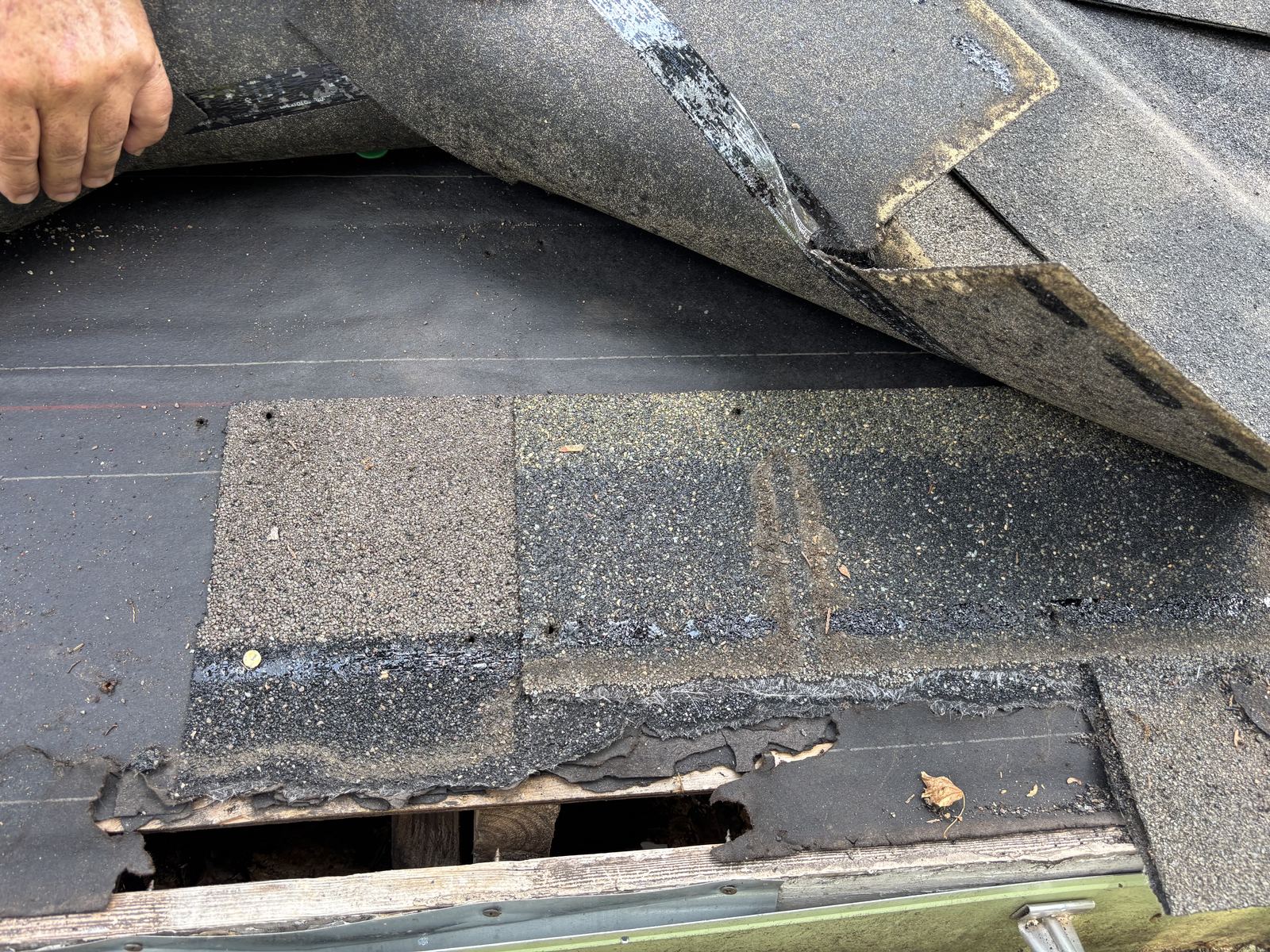 Reparación de techo en proceso